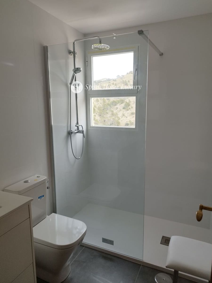 2 bedroom Flat for sale in Benidorm with pool garage - € 250,000 (Ref: 9481358)