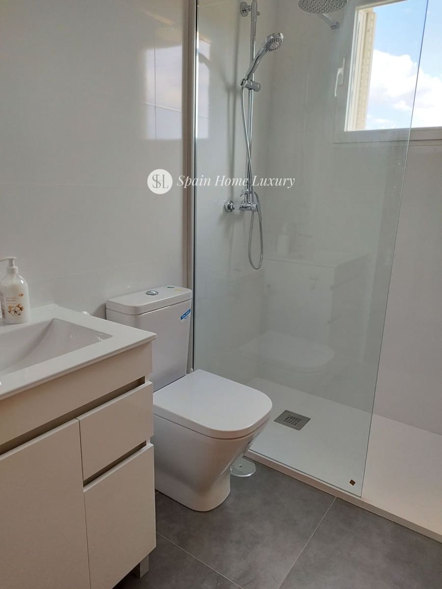 2 bedroom Flat for sale in Benidorm with pool garage - € 250,000 (Ref: 9481358)