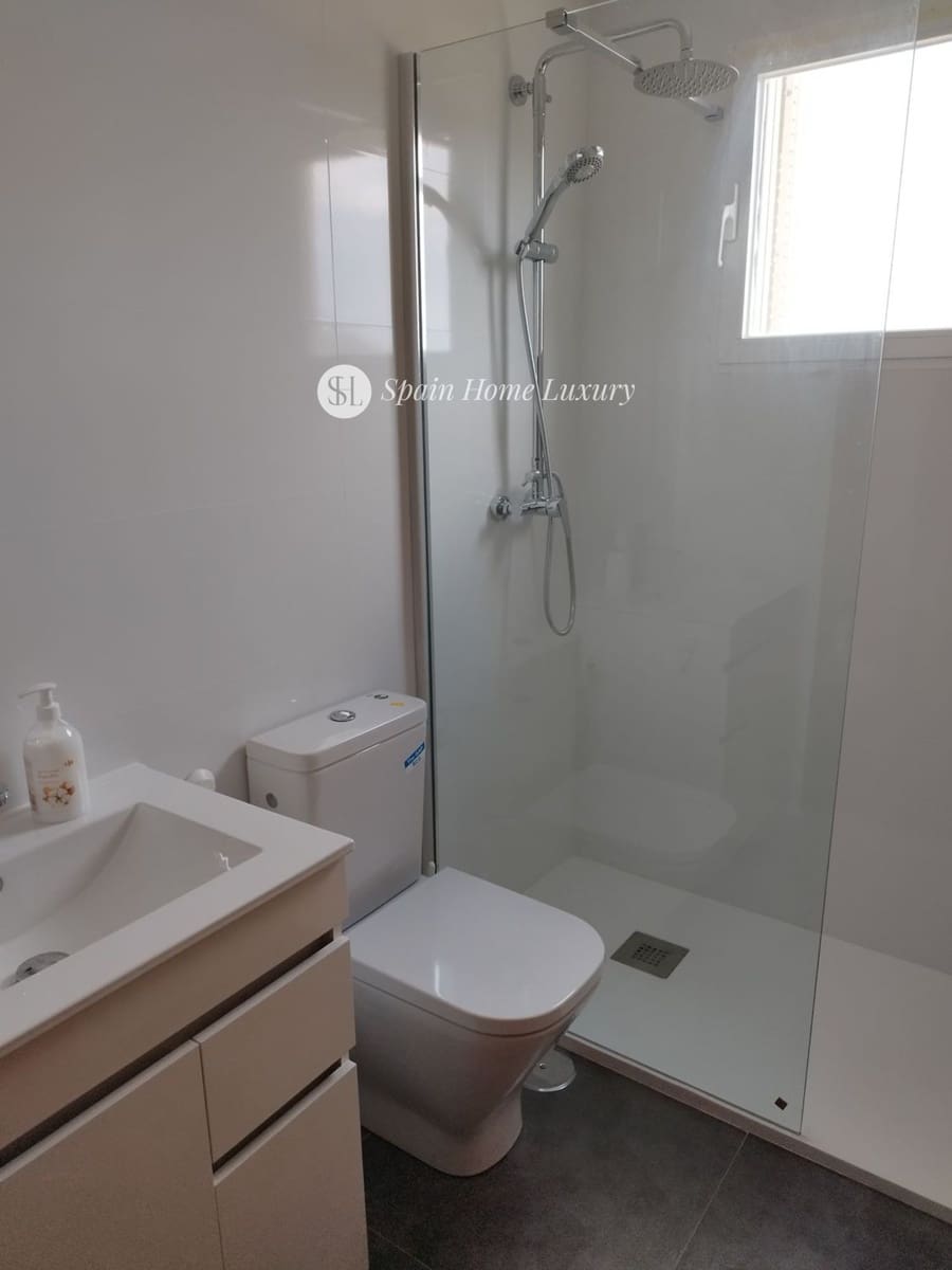 2 bedroom Flat for sale in Benidorm with pool garage - € 250,000 (Ref: 9481358)