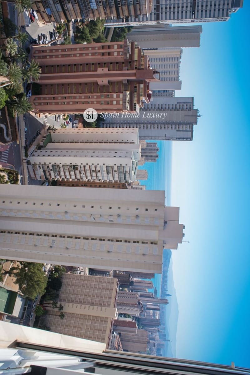 2 bedroom Flat for sale in Benidorm with pool garage - € 250,000 (Ref: 9481358)