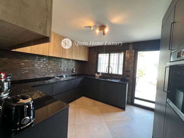 8 soveværelse Villa til salg i Callosa d'En Sarrià med swimmingpool - € 1.495.000 (Ref: 9488582)