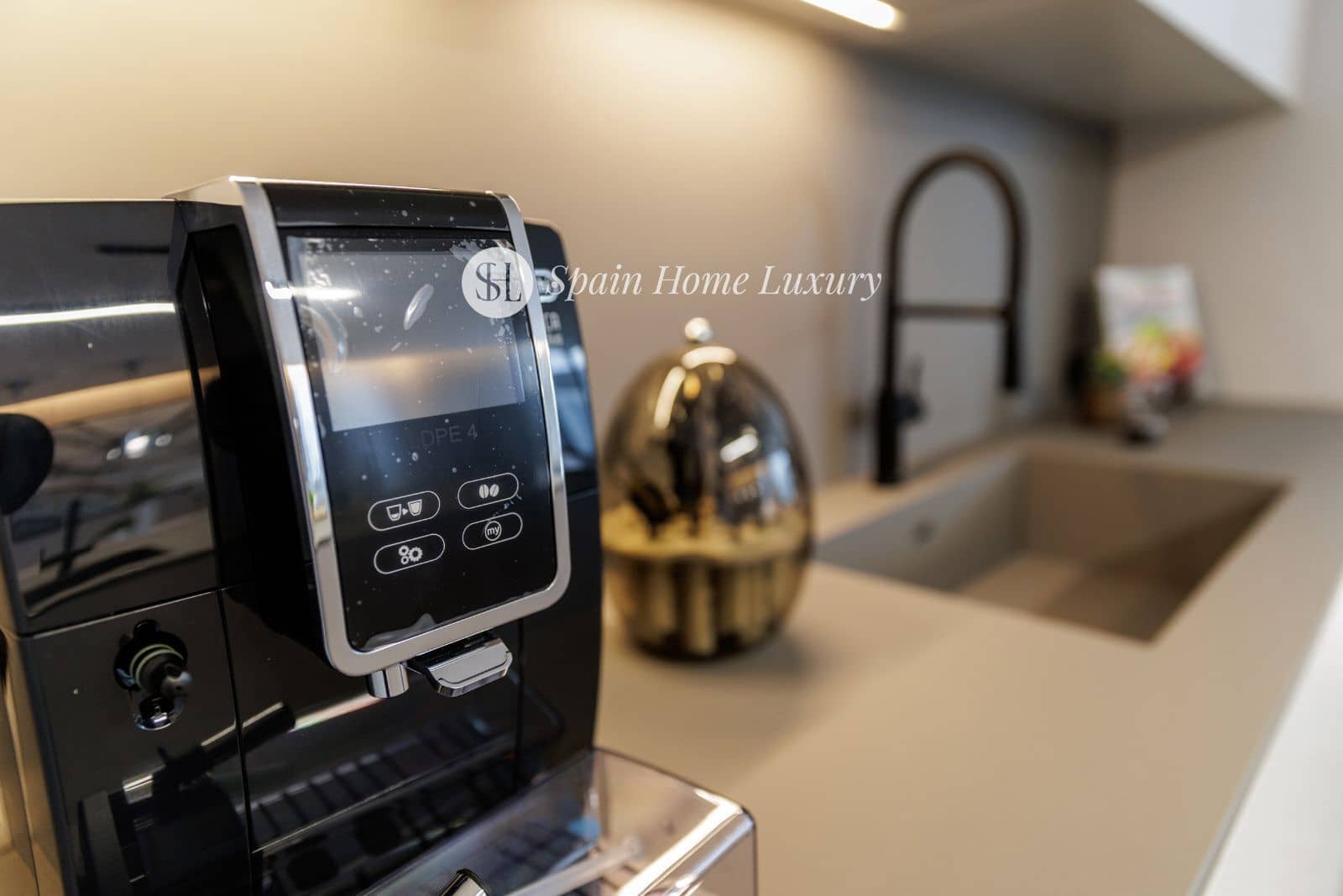 5 sypialnia Willa na sprzedaż w Alfaz del Pi / L'Alfas del Pi z basenem garażem - 2 250 000 € (Ref: 9593220)