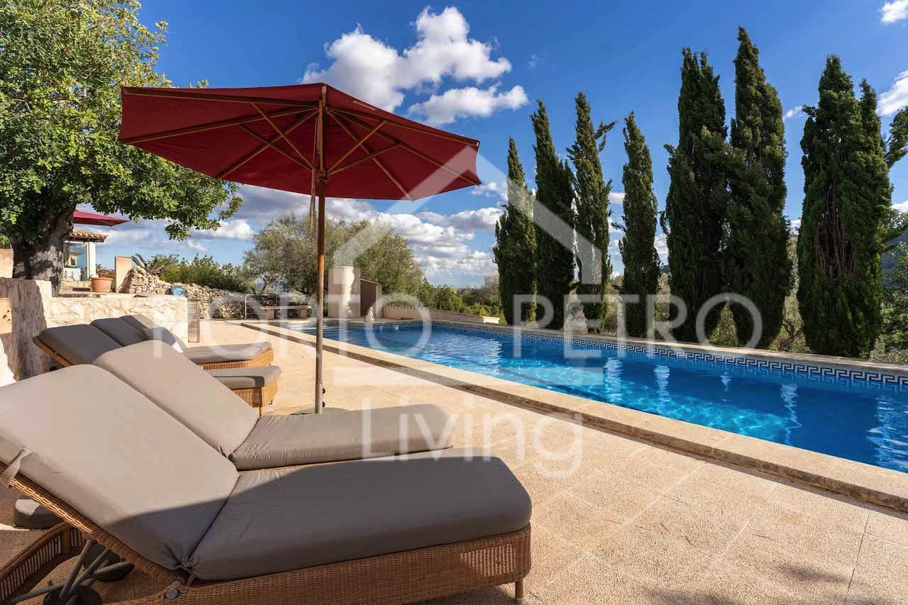 4 soveværelse Finca/Landehus til salg i Petra med swimmingpool - € 2.480.000 (Ref: 8958231)