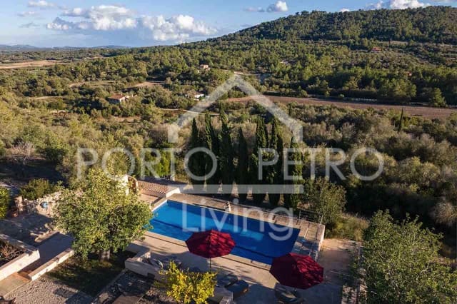 4 soveværelse Finca/Landehus til salg i Petra med swimmingpool - € 2.480.000 (Ref: 8958231)