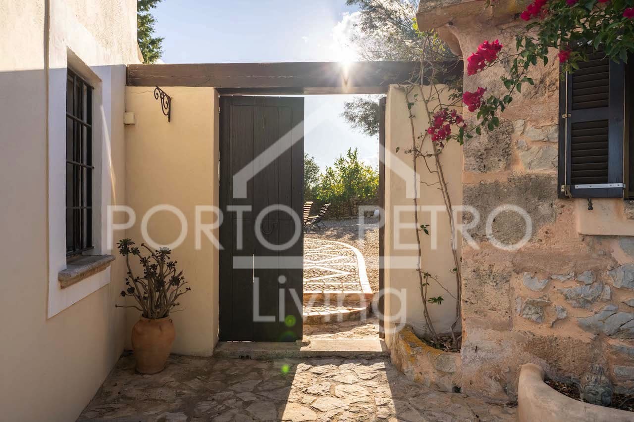 4 soveværelse Finca/Landehus til salg i Petra med swimmingpool - € 2.480.000 (Ref: 8958231)