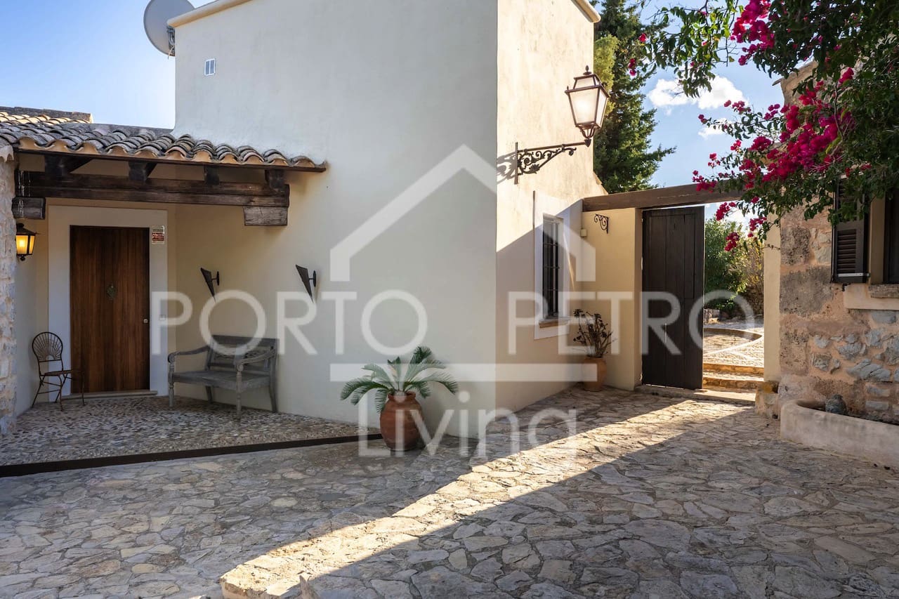 4 soveværelse Finca/Landehus til salg i Petra med swimmingpool - € 2.480.000 (Ref: 8958231)