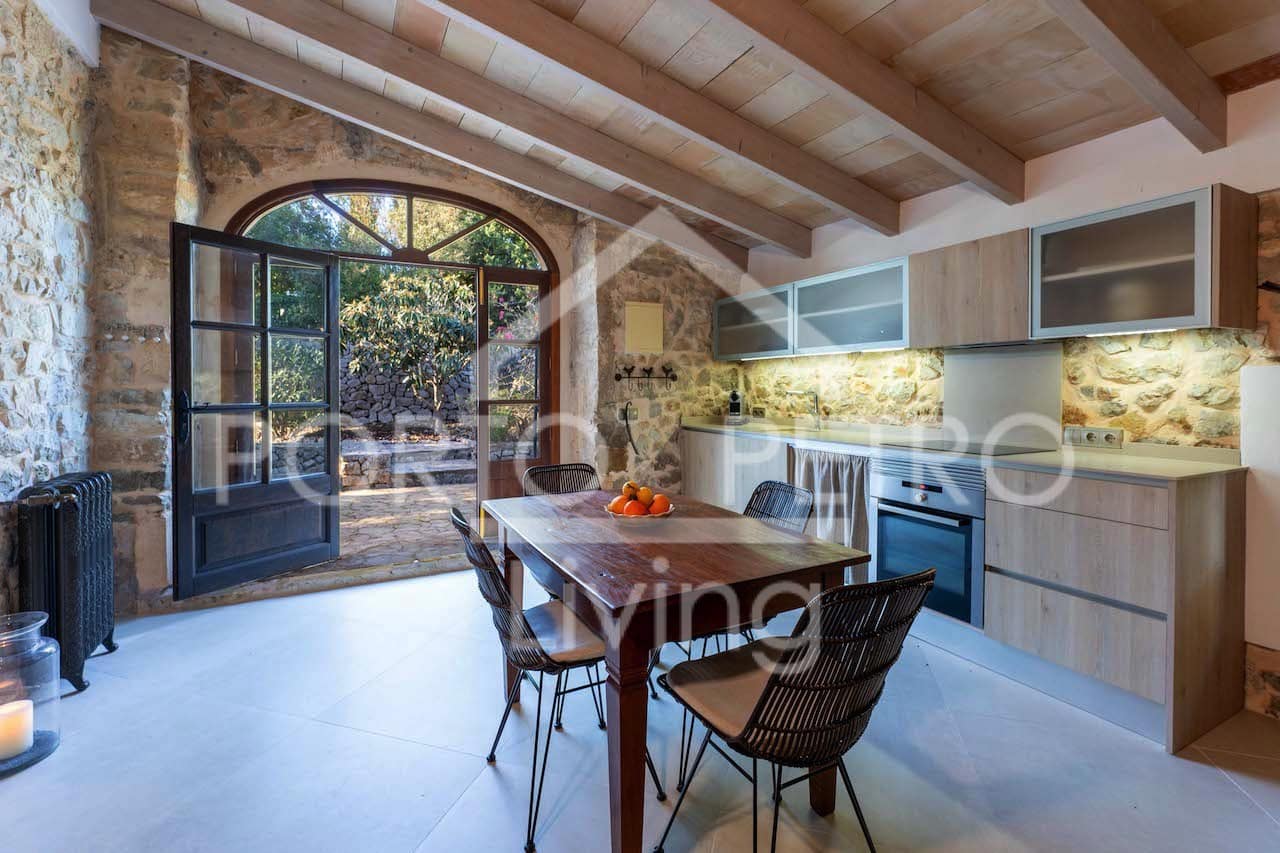 4 soveværelse Finca/Landehus til salg i Petra med swimmingpool - € 2.480.000 (Ref: 8958231)