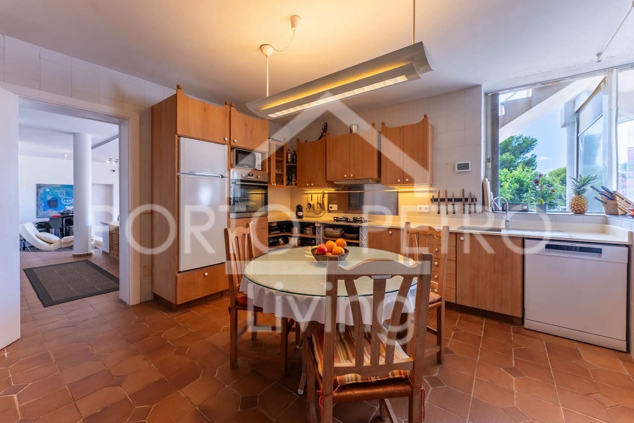 6 soverom Villa til salgs i Porto Petro med svømmebasseng garasje - € 2 300 000 (Ref: 9347906)