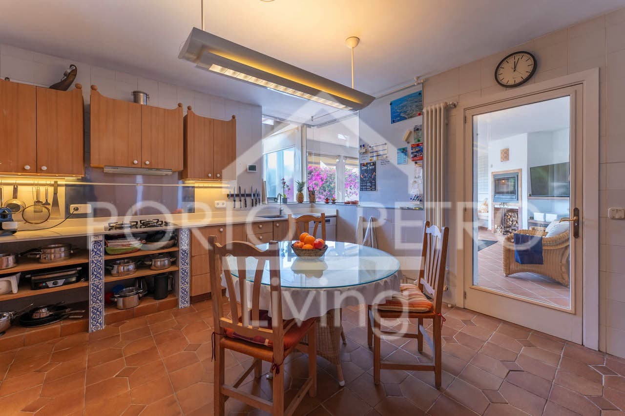 6 soverom Villa til salgs i Porto Petro med svømmebasseng garasje - € 2 300 000 (Ref: 9347906)