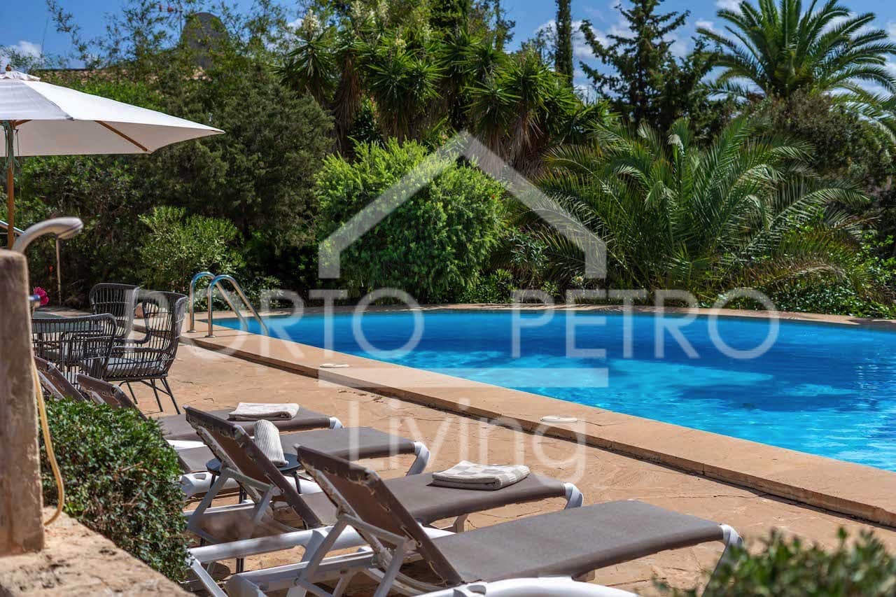 6 soverom Villa til salgs i Porto Petro med svømmebasseng garasje - € 2 300 000 (Ref: 9347906)