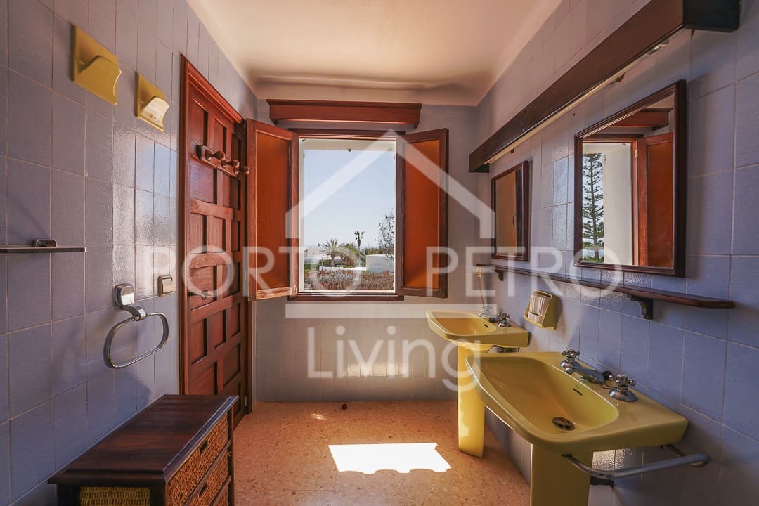 6 slaapkamer Villa te koop in Cala Serena met zwembad garage - € 1.665.000 (Ref: 9347962)