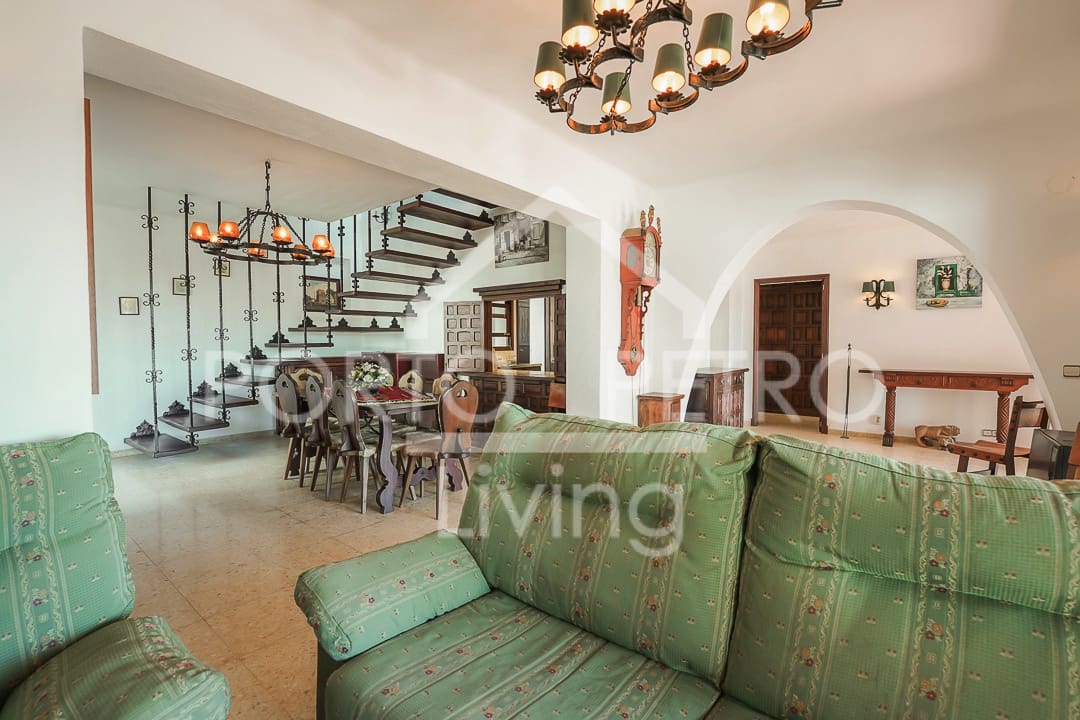 6 slaapkamer Villa te koop in Cala Serena met zwembad garage - € 1.665.000 (Ref: 9347962)