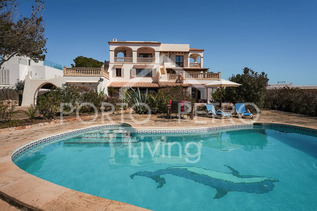 6 slaapkamer Villa te koop in Cala Serena met zwembad garage - € 1.665.000 (Ref: 9347962)