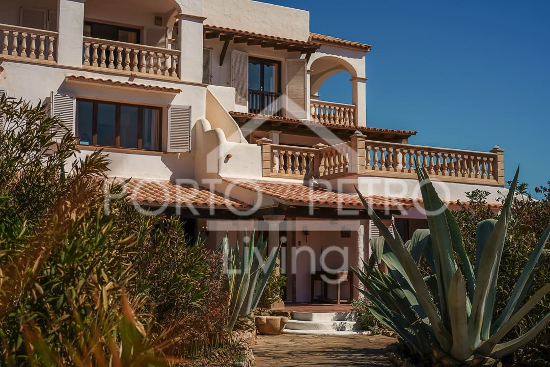 6 slaapkamer Villa te koop in Cala Serena met zwembad garage - € 1.665.000 (Ref: 9347962)