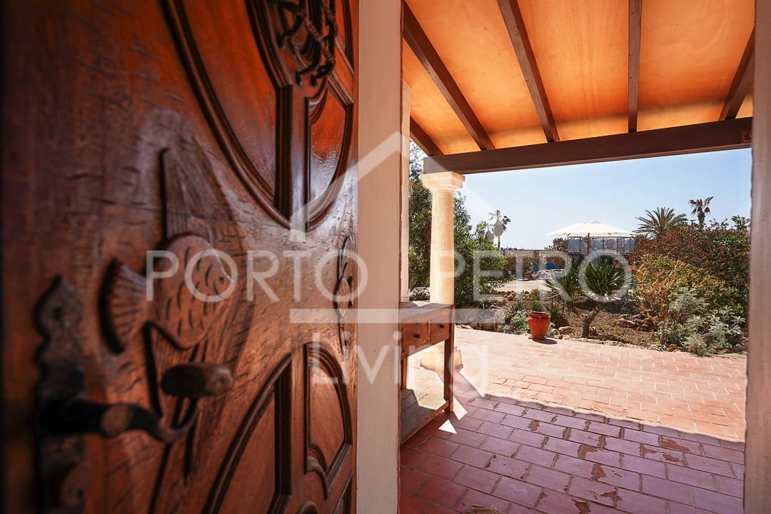 6 slaapkamer Villa te koop in Cala Serena met zwembad garage - € 1.665.000 (Ref: 9347962)