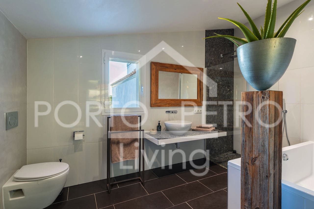 5 sypialnia Dom na sprzedaż w Santanyi z basenem garażem - 1 880 000 € (Ref: 9357463)