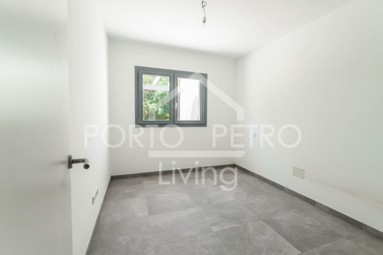 4 soverom Villa til salgs i Porto Petro med svømmebasseng garasje - € 1 400 000 (Ref: 9858389)