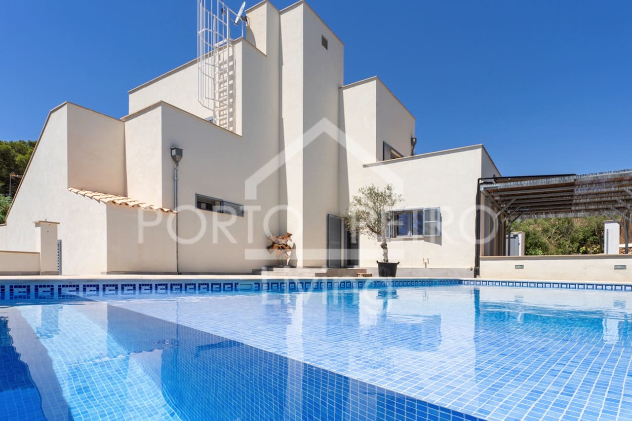 4 soverom Villa til salgs i Porto Petro med svømmebasseng garasje - € 1 400 000 (Ref: 9858389)