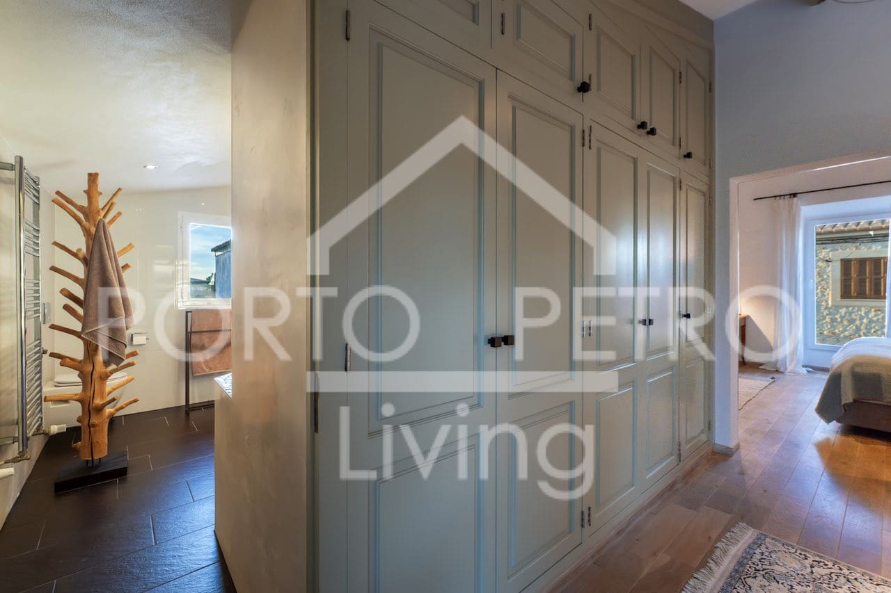 5 sypialnia Dom na sprzedaż w Santanyi z basenem garażem - 1 880 000 € (Ref: 9858413)