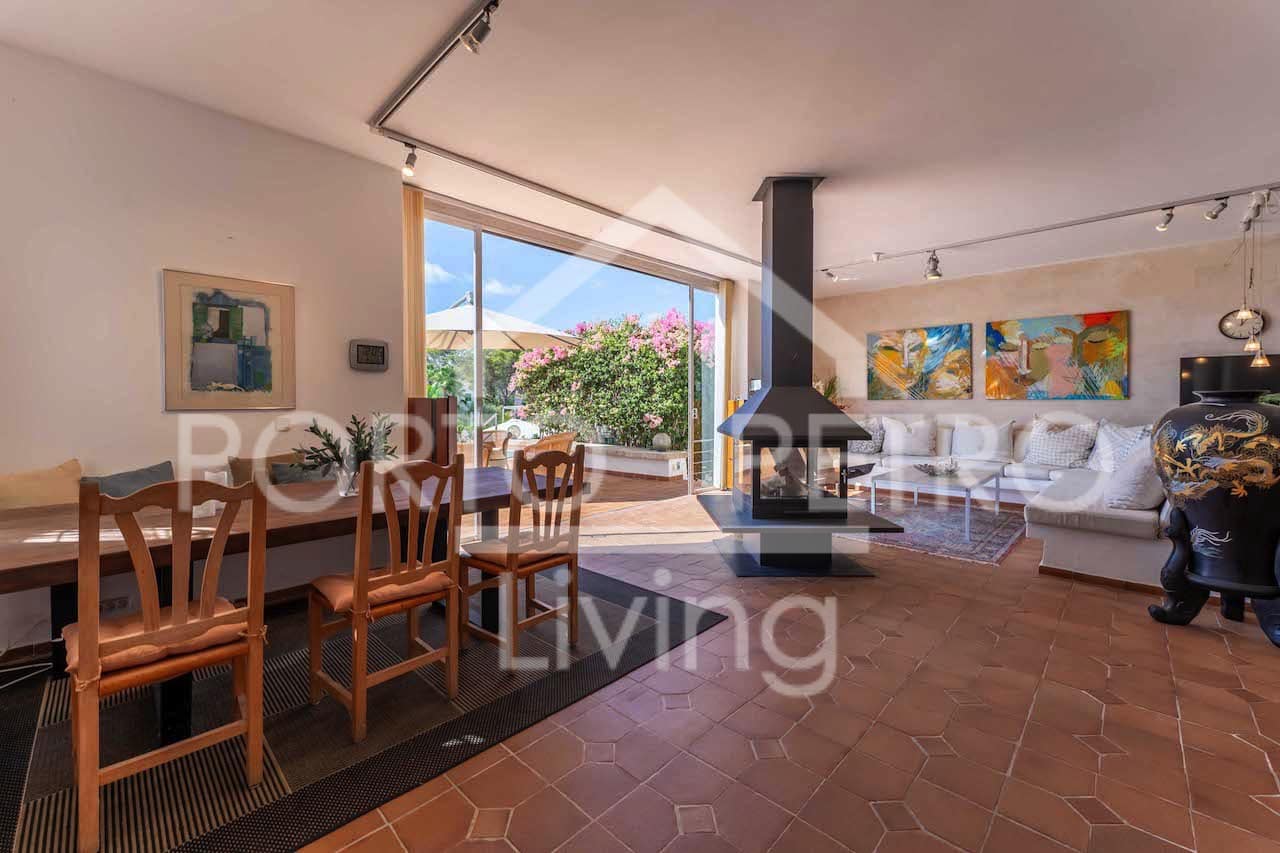 6 bedroom Villa for sale in Porto Petro with pool garage - € 2,300,000 (Ref: 9858436)