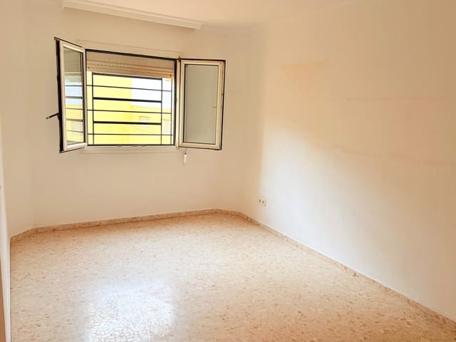 4 bedroom Terraced Villa for sale in San Roque with garage - € 250,000 (Ref: 10004253)