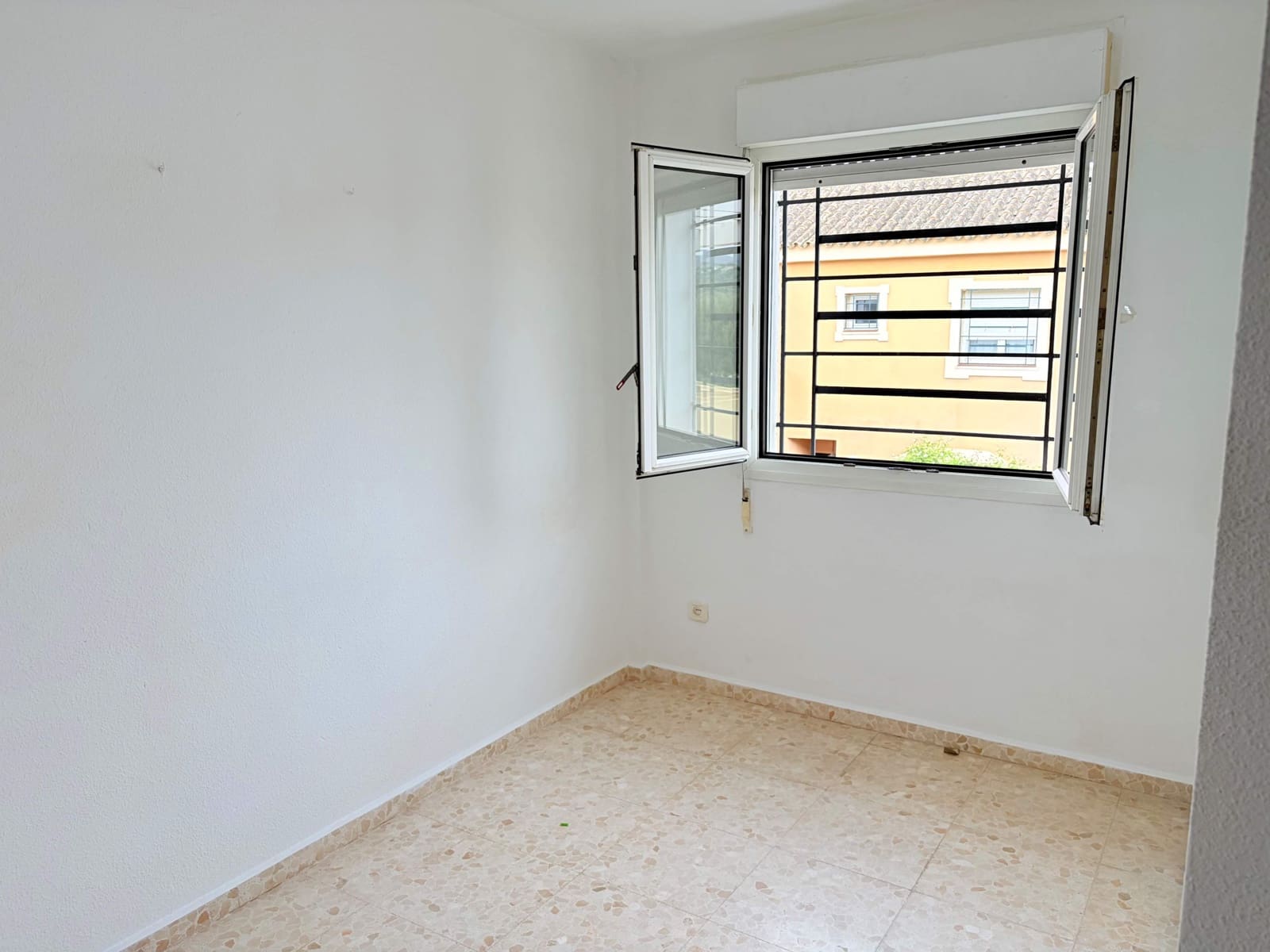 4 sovrum Radhus till salu i San Roque med garage - 250 000 € (Ref: 10004253)