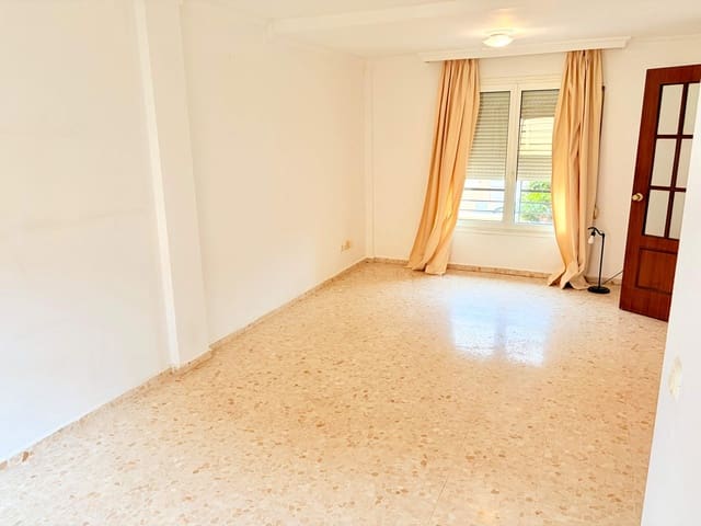 4 bedroom Terraced Villa for sale in San Roque with garage - € 250,000 (Ref: 10004253)