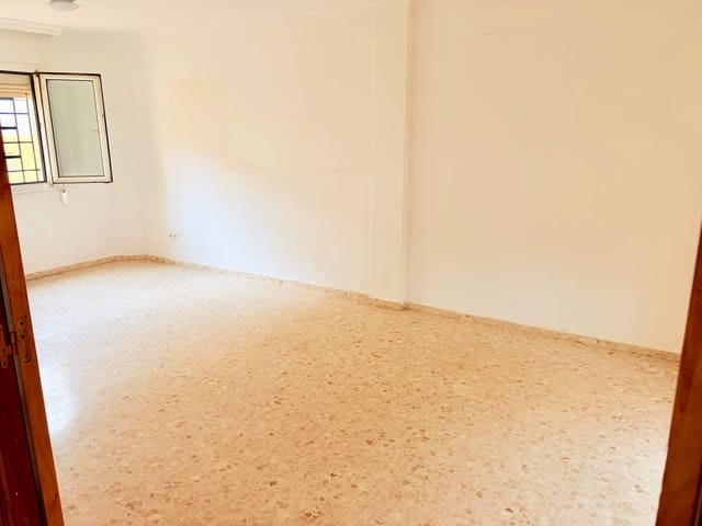 4 bedroom Terraced Villa for sale in San Roque with garage - € 250,000 (Ref: 10004253)
