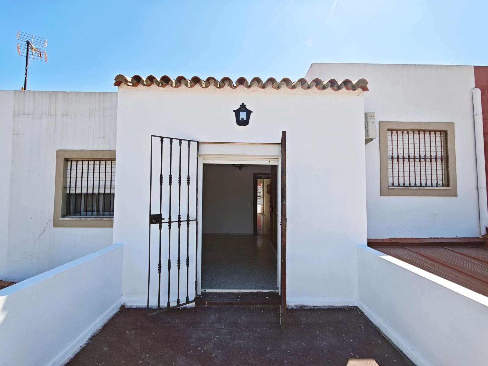 2 bedroom Terraced Villa for sale in Algeciras - € 170,000 (Ref: 10011516)