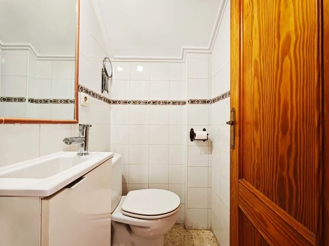 2 slaapkamer Rijtjeshuis te koop in Algeciras - € 170.000 (Ref: 10011516)