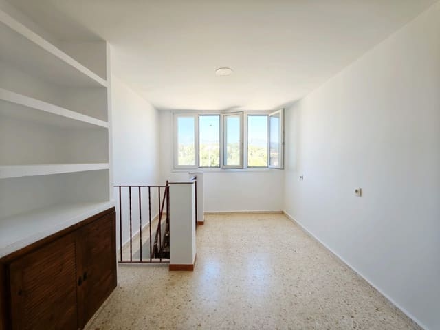 2 slaapkamer Rijtjeshuis te koop in Algeciras - € 170.000 (Ref: 10011516)