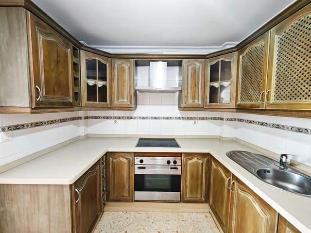 2 slaapkamer Rijtjeshuis te koop in Algeciras - € 170.000 (Ref: 10011516)
