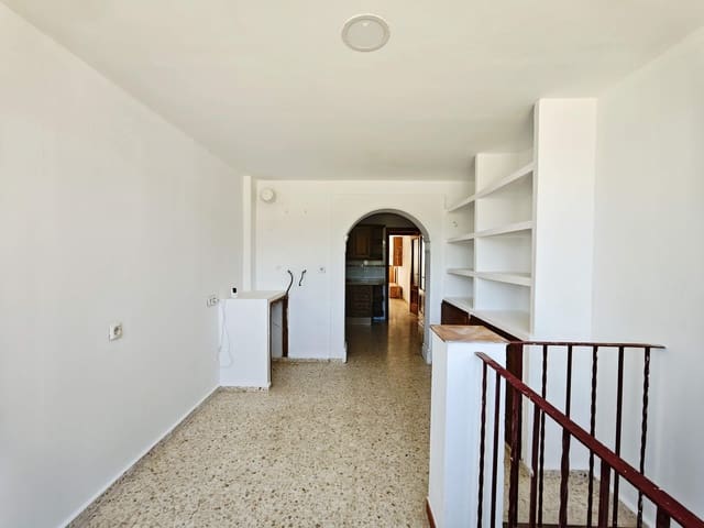 2 slaapkamer Rijtjeshuis te koop in Algeciras - € 170.000 (Ref: 10011516)