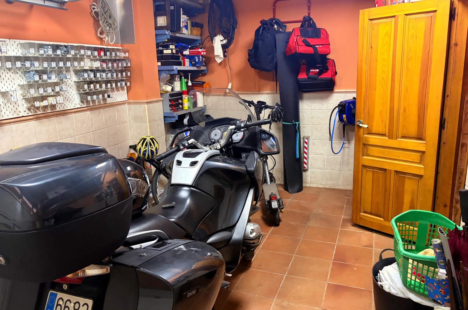 4 bedroom Townhouse for sale in La Linea de la Concepcion with garage - € 303,000 (Ref: 10017567)