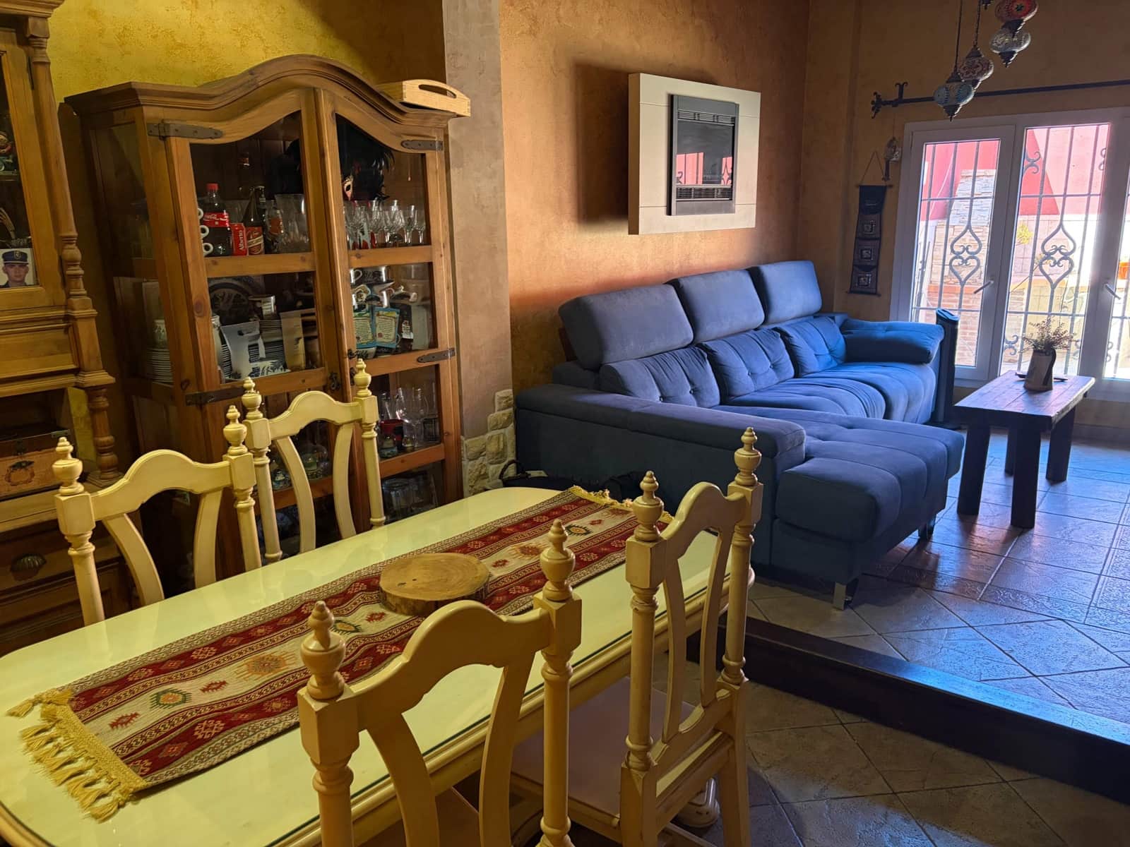 4 bedroom Townhouse for sale in La Linea de la Concepcion with garage - € 303,000 (Ref: 10017567)