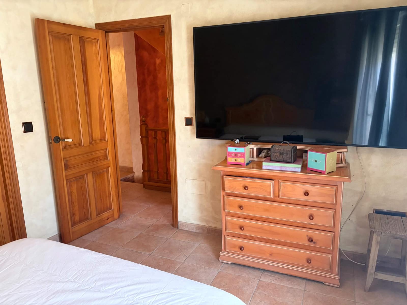4 bedroom Townhouse for sale in La Linea de la Concepcion with garage - € 303,000 (Ref: 10017567)