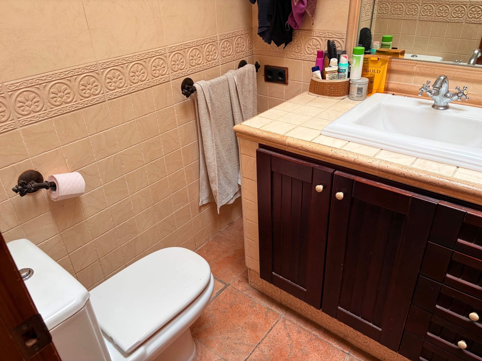 4 bedroom Townhouse for sale in La Linea de la Concepcion with garage - € 303,000 (Ref: 10017567)