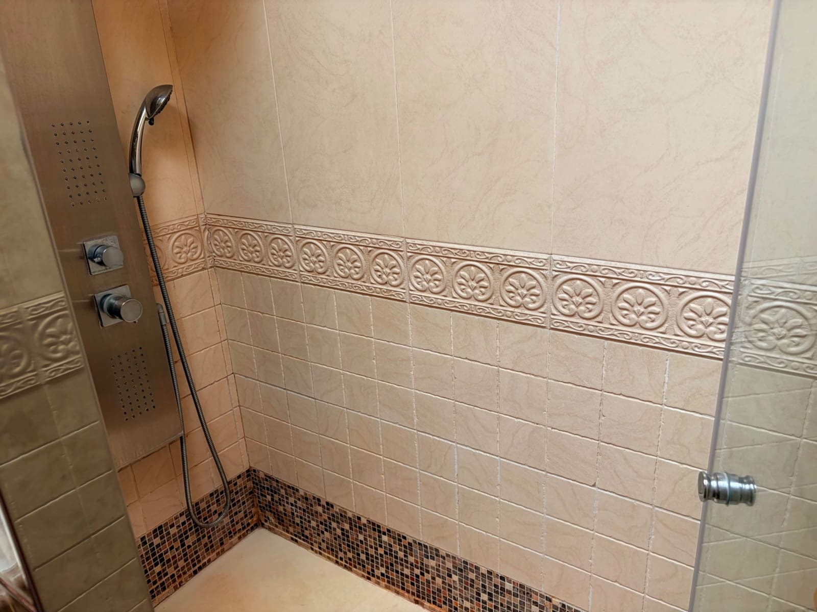 4 bedroom Townhouse for sale in La Linea de la Concepcion with garage - € 303,000 (Ref: 10017567)