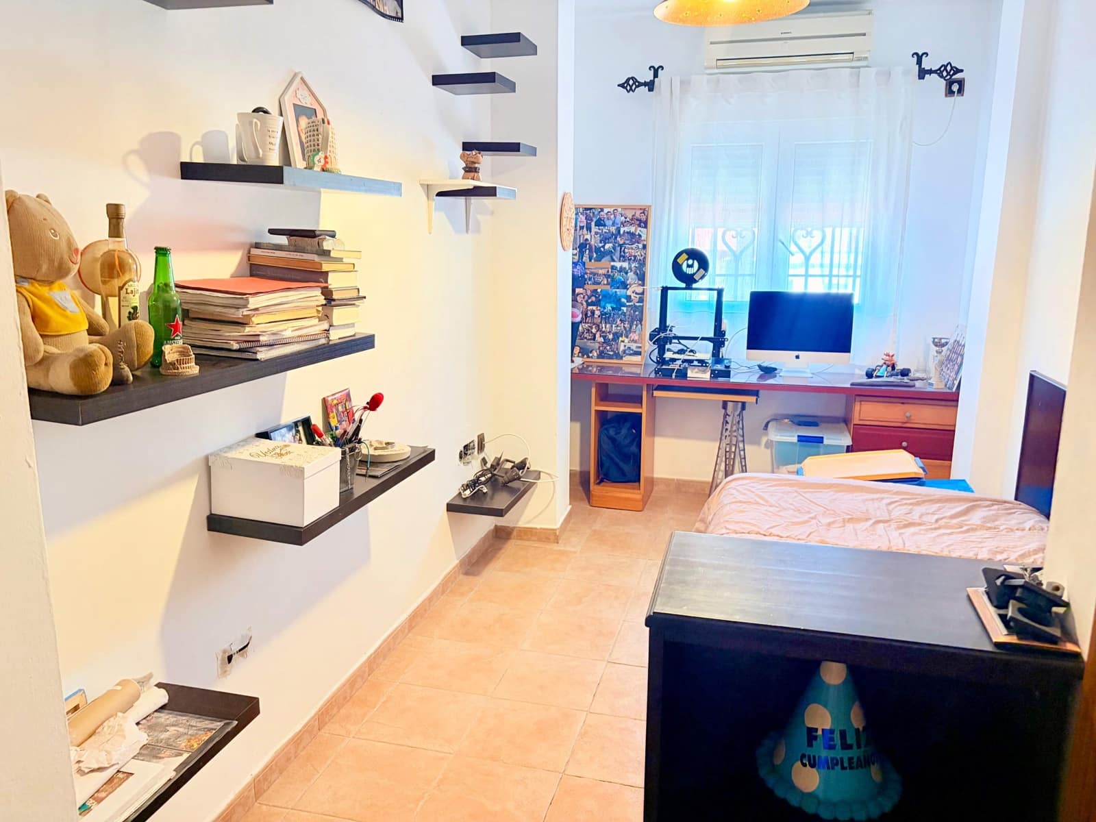 4 bedroom Townhouse for sale in La Linea de la Concepcion with garage - € 303,000 (Ref: 10017567)