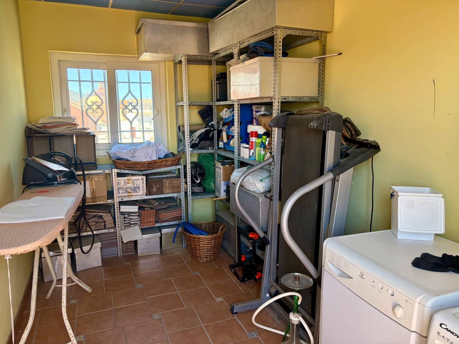 4 bedroom Townhouse for sale in La Linea de la Concepcion with garage - € 303,000 (Ref: 10017567)