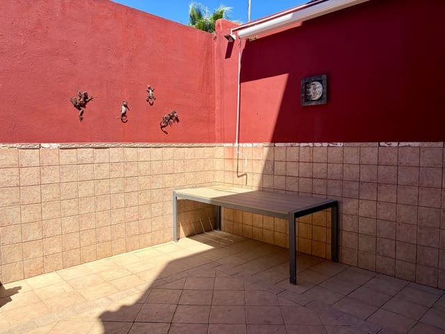 4 bedroom Townhouse for sale in La Línea de la Concepción with garage - € 303,000 (Ref: 10017567)