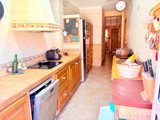 4 bedroom Townhouse for sale in La Línea de la Concepción with garage - € 303,000 (Ref: 10017567)