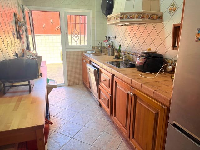 4 bedroom Townhouse for sale in La Línea de la Concepción with garage - € 303,000 (Ref: 10017567)