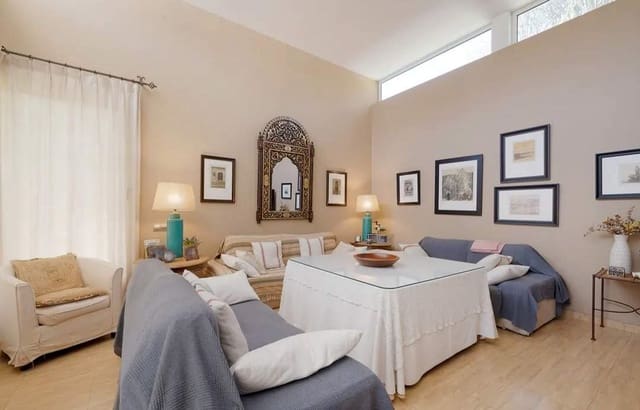 4 sypialnia Willa na sprzedaż w Guadacorte, Los Barrios z basenem garażem - 1 000 000 € (Ref: 10025677)
