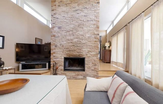 4 sypialnia Willa na sprzedaż w Guadacorte, Los Barrios z basenem garażem - 1 000 000 € (Ref: 10025677)