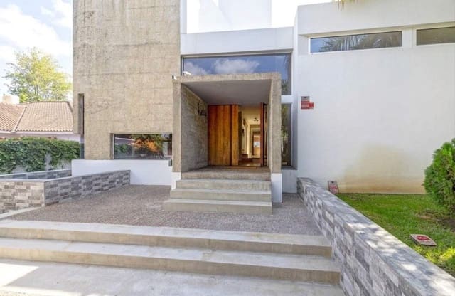 4 sypialnia Willa na sprzedaż w Guadacorte, Los Barrios z basenem garażem - 1 000 000 € (Ref: 10025677)