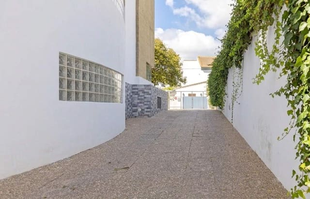 4 sypialnia Willa na sprzedaż w Guadacorte, Los Barrios z basenem garażem - 1 000 000 € (Ref: 10025677)
