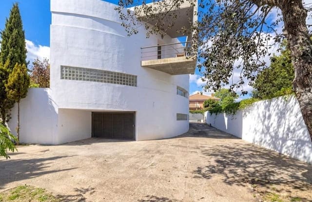 4 sypialnia Willa na sprzedaż w Guadacorte, Los Barrios z basenem garażem - 1 000 000 € (Ref: 10025677)