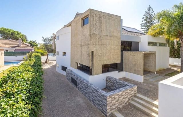 4 sypialnia Willa na sprzedaż w Guadacorte, Los Barrios z basenem garażem - 1 000 000 € (Ref: 10025677)