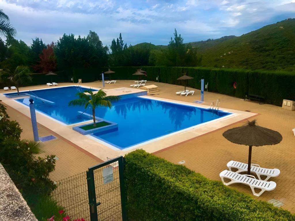 Apartamento de 2 habitaciones en La Línea de la Concepción en venta con piscina - 245.000 € (Ref: 10028915)